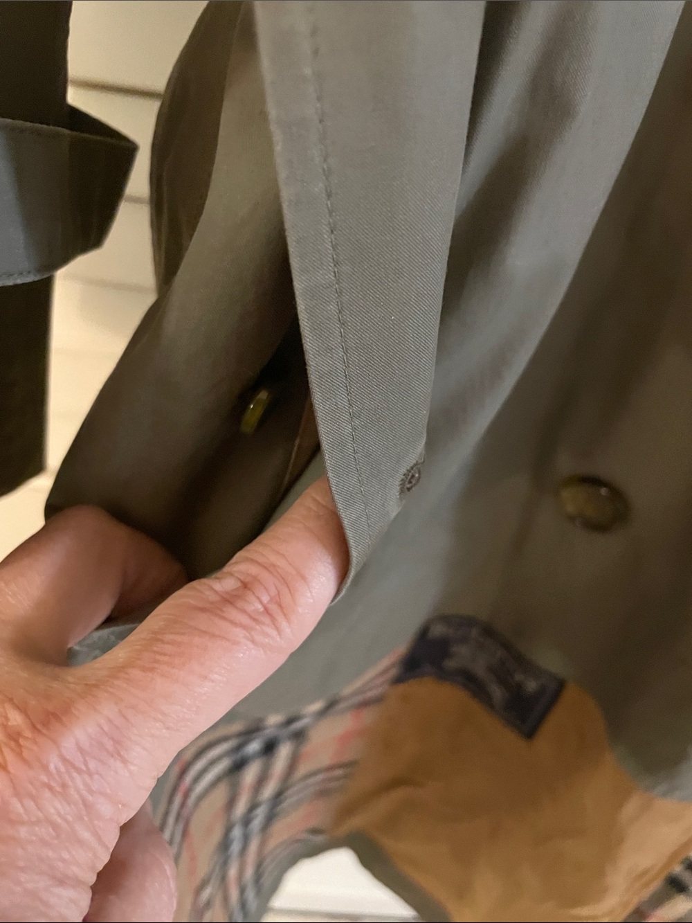 Burberrys’ Olive Double Breasted Trench Coat Signature Check Plaid Hem Vtg - Picture 8 of 16